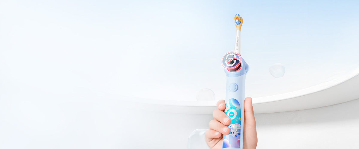 Hand holding a blue usmile kids' electric toothbrush with a 120-second timer display